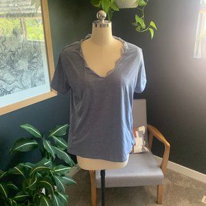 V-neck blue lacy t-shirt - L